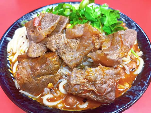 DRY BEEF RICE NOODLE 牛肉干拌粉